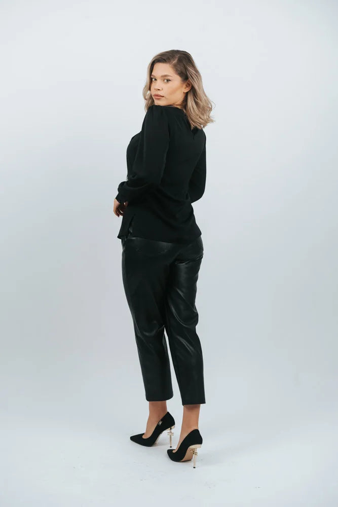 Bluză Neagră Elegantă cu Decolteu Rotund și Fundă cu Cănaci